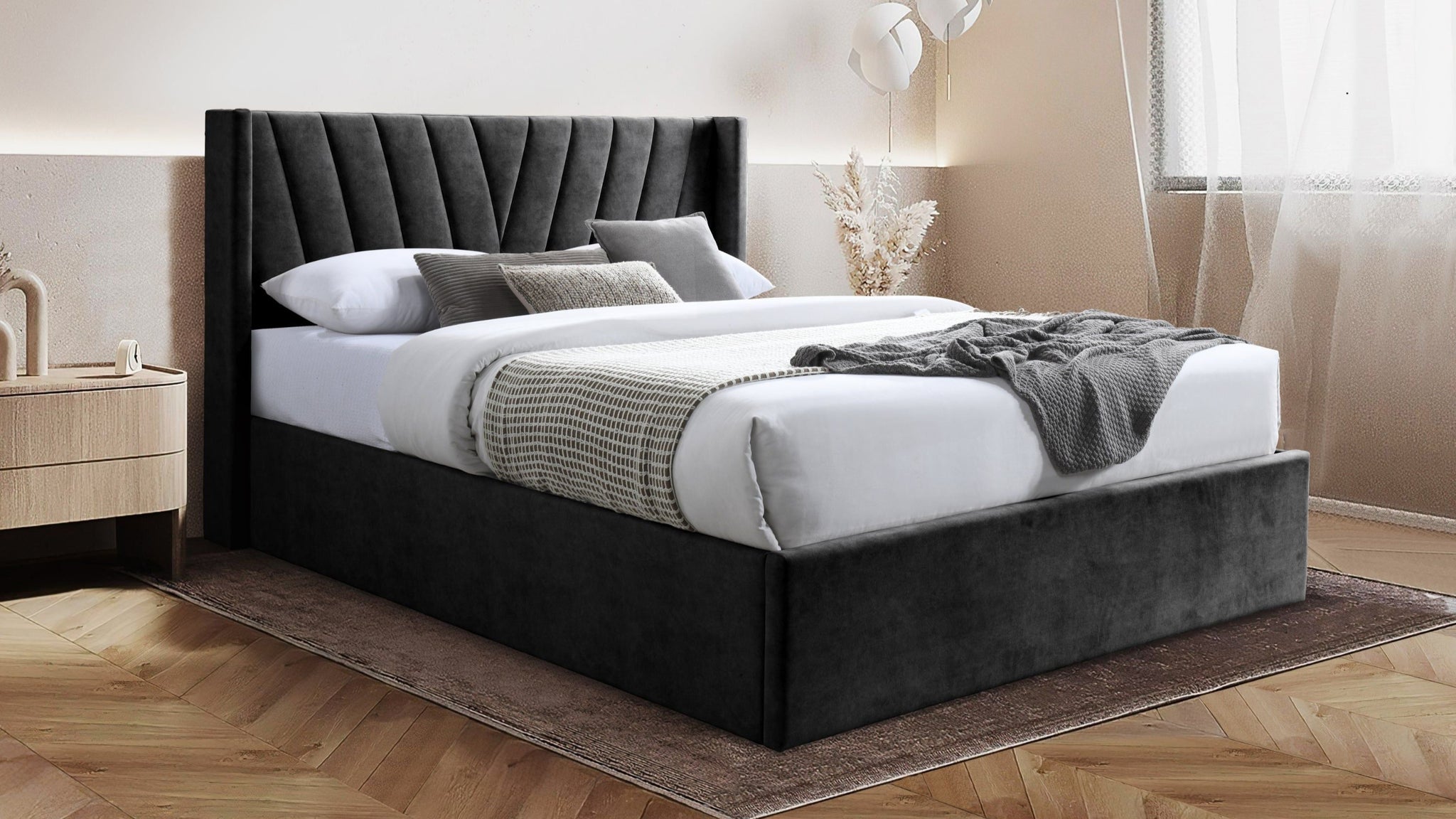 B8830 Ellie (Black w/Storage)
